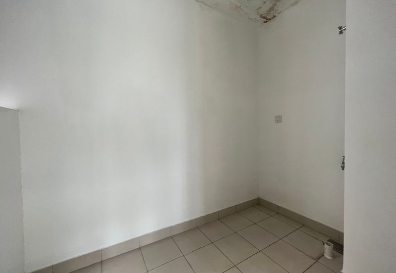 Lakefront Condominium | Emerald Hills @ Alam Damai