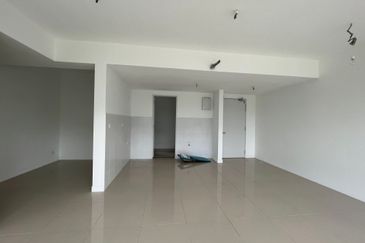 Lakefront Condominium | Emerald Hills @ Alam Damai