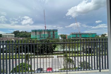 Lakefront Condominium | Emerald Hills @ Alam Damai