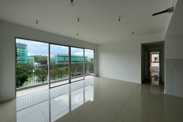 Lakefront Condominium | Emerald Hills @ Alam Damai