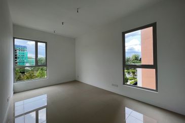 Lakefront Condominium | Emerald Hills @ Alam Damai