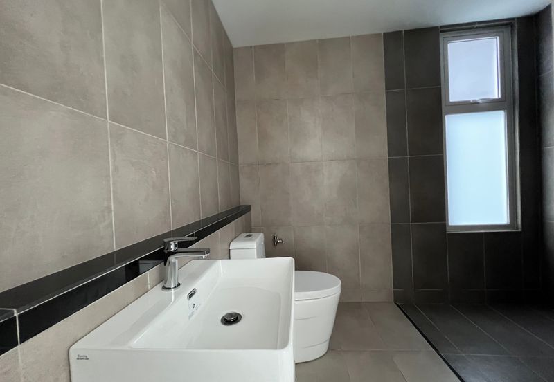 Lakefront Condominium | Emerald Hills @ Alam Damai