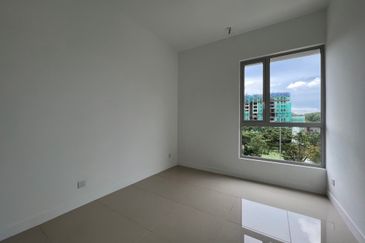 Lakefront Condominium | Emerald Hills @ Alam Damai