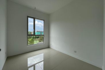 Lakefront Condominium | Emerald Hills @ Alam Damai