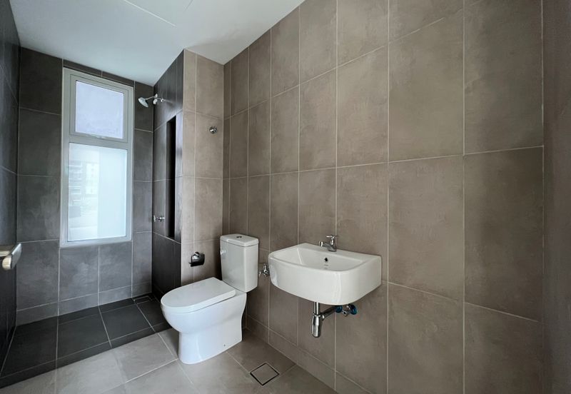 Lakefront Condominium | Emerald Hills @ Alam Damai