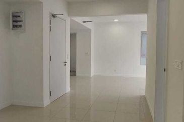 Lakefront Condominium | Emerald Hills @ Alam Damai