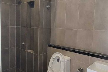 Lakefront Condominium | Emerald Hills @ Alam Damai