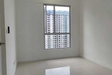 Lakefront Condominium | Emerald Hills @ Alam Damai