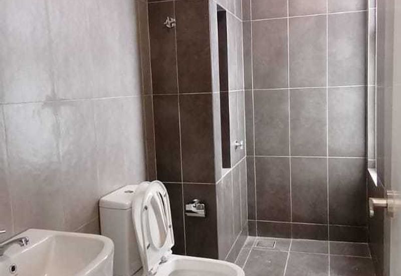 Lakefront Condominium | Emerald Hills @ Alam Damai