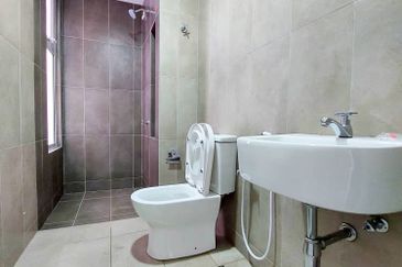 Lakefront Condominium | Emerald Hills @ Alam Damai