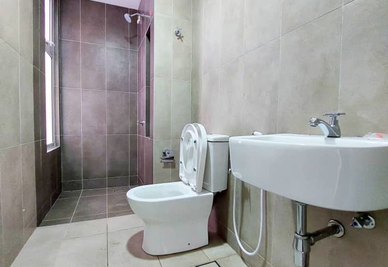 Lakefront Condominium | Emerald Hills @ Alam Damai