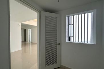 Lakefront Condominium | Emerald Hills @ Alam Damai