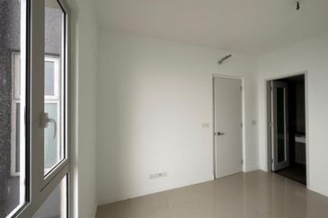 Lakefront Condominium | Emerald Hills @ Alam Damai