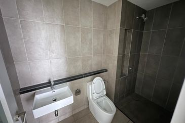 Lakefront Condominium | Emerald Hills @ Alam Damai