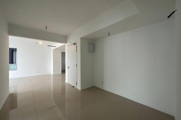 Lakefront Condominium | Emerald Hills @ Alam Damai