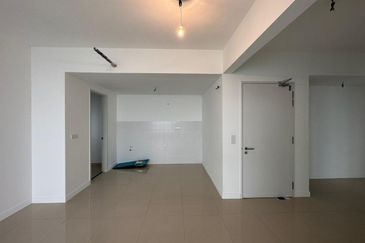 Lakefront Condominium | Emerald Hills @ Alam Damai