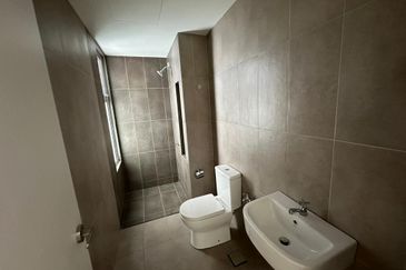 Lakefront Condominium | Emerald Hills @ Alam Damai