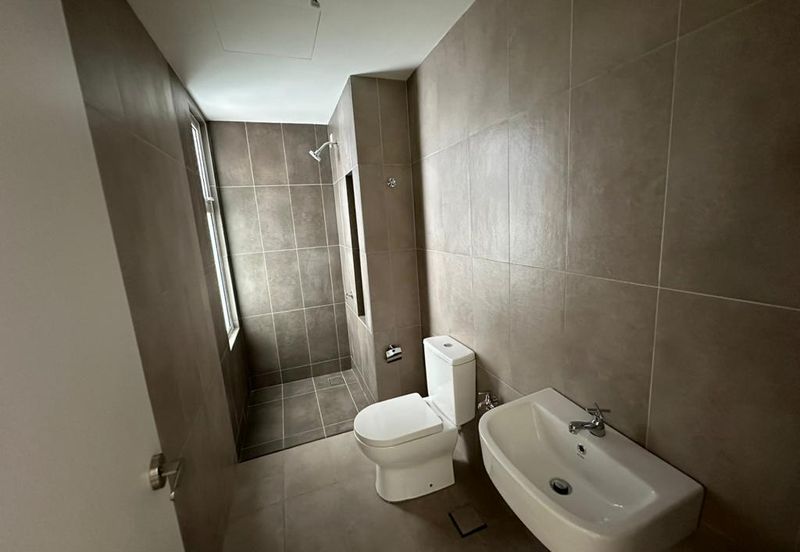 Lakefront Condominium | Emerald Hills @ Alam Damai