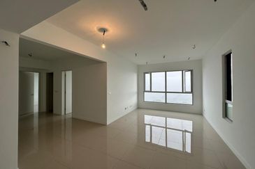 Lakefront Condominium | Emerald Hills @ Alam Damai