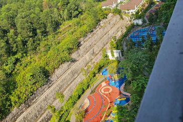 Lakefront Condominium | Emerald Hills @ Alam Damai