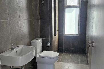 Lakefront Condominium | Emerald Hills @ Alam Damai