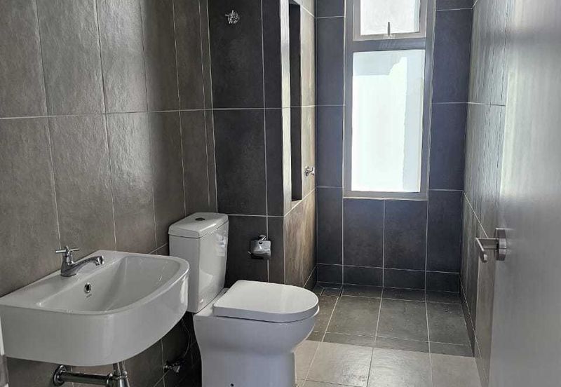 Lakefront Condominium | Emerald Hills @ Alam Damai