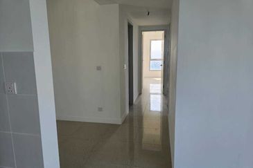 Lakefront Condominium | Emerald Hills @ Alam Damai