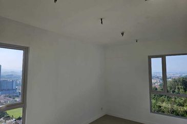 Lakefront Condominium | Emerald Hills @ Alam Damai