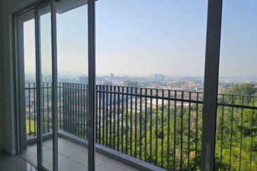 Lakefront Condominium | Emerald Hills @ Alam Damai