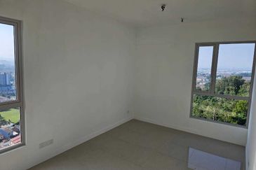 Lakefront Condominium | Emerald Hills @ Alam Damai