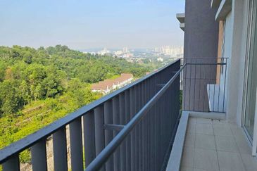 Lakefront Condominium | Emerald Hills @ Alam Damai