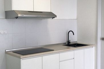 Lakefront Condominium | Emerald Hills @ Alam Damai