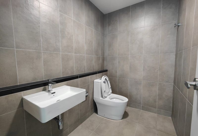 Lakefront Condominium | Emerald Hills @ Alam Damai