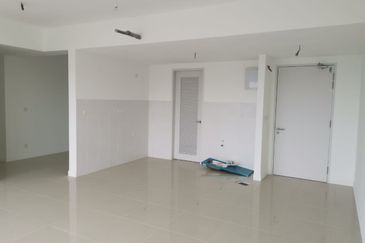 Lakefront Condominium | Emerald Hills @ Alam Damai