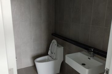 Lakefront Condominium | Emerald Hills @ Alam Damai