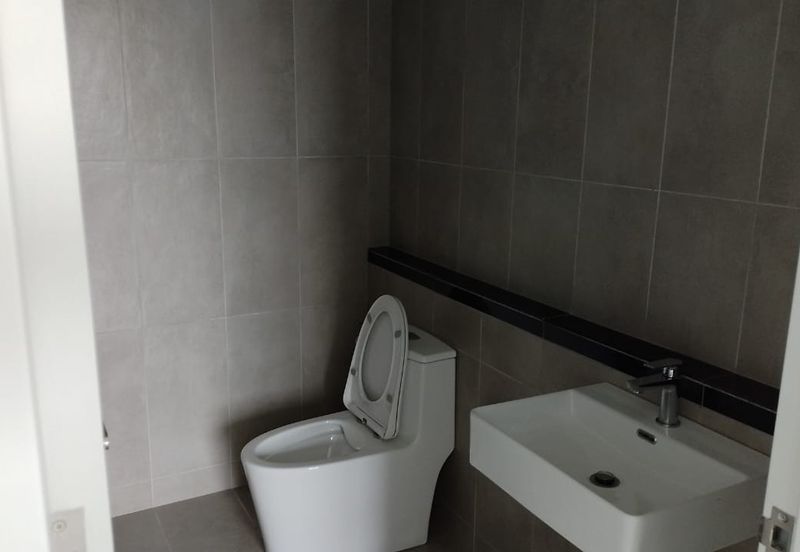 Lakefront Condominium | Emerald Hills @ Alam Damai