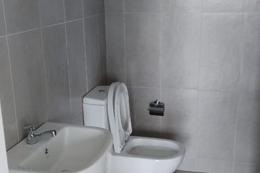 Lakefront Condominium | Emerald Hills @ Alam Damai