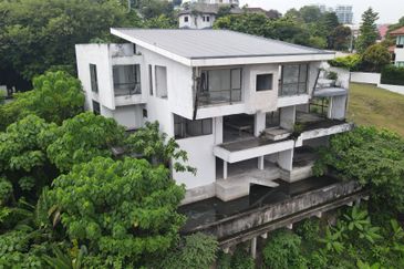 Bukit Pantai (Pantai Hill)