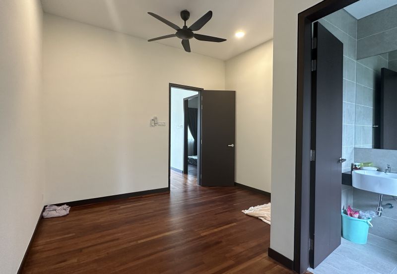 Tiara Hills, Taman Taynton View