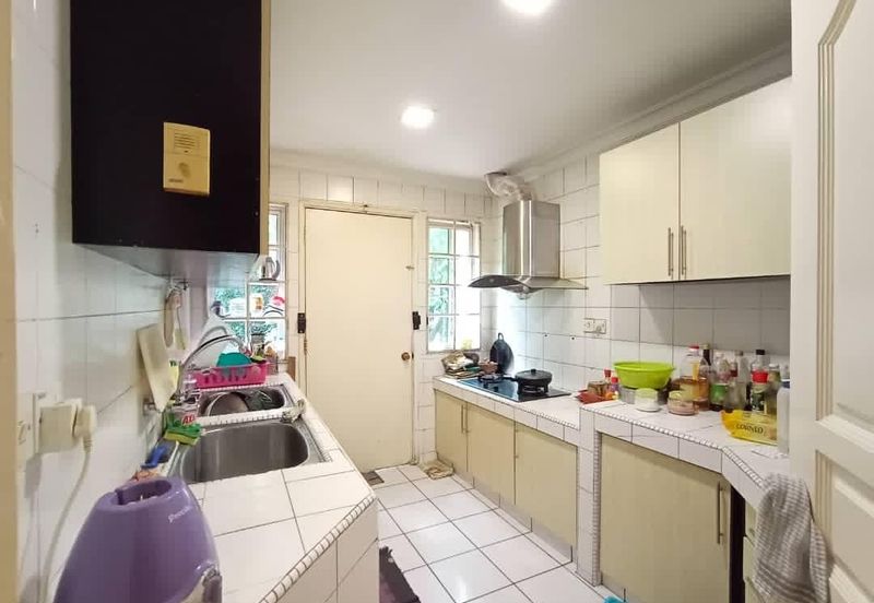 Lorong Taman Pantai 1