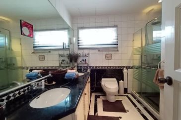 Lorong Taman Pantai 1