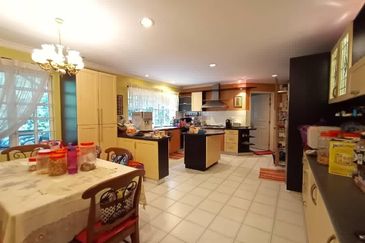 Lorong Taman Pantai 1