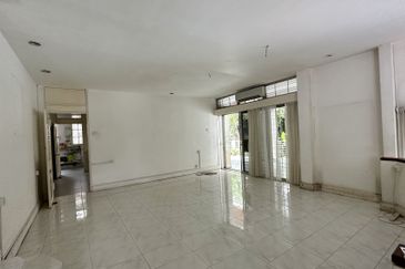 Lorong Taman Pantai 1