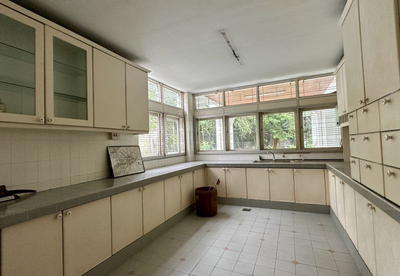 Lorong Taman Pantai 1