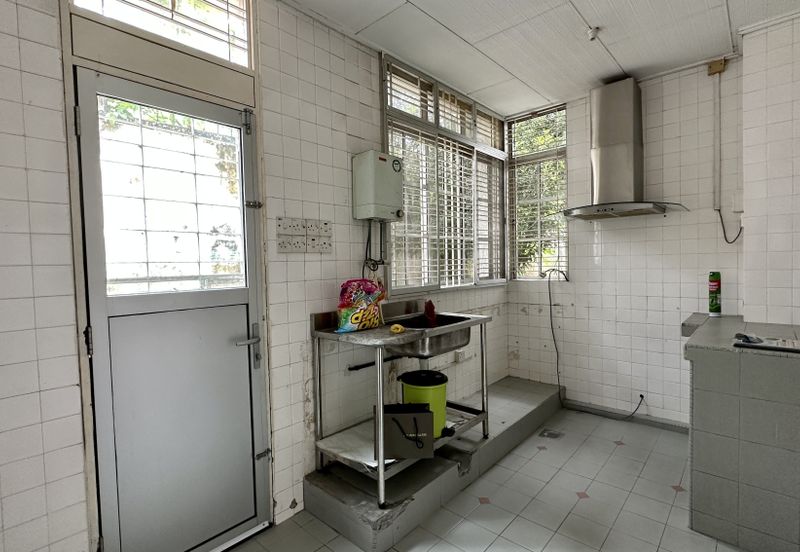 Lorong Taman Pantai 1