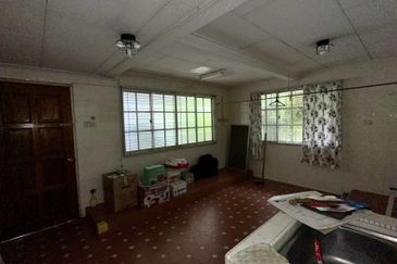 Lorong Taman Pantai 1