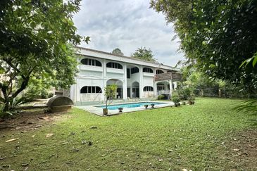 Lorong Taman Pantai 1