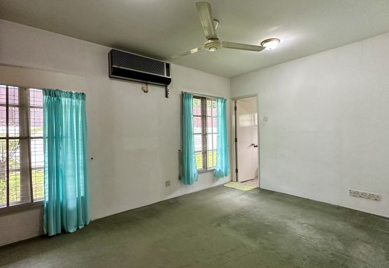 Lorong Taman Pantai 1