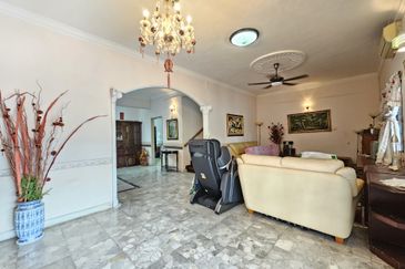 Jalan Mutiara Barat 3