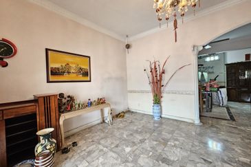 Jalan Mutiara Barat 3